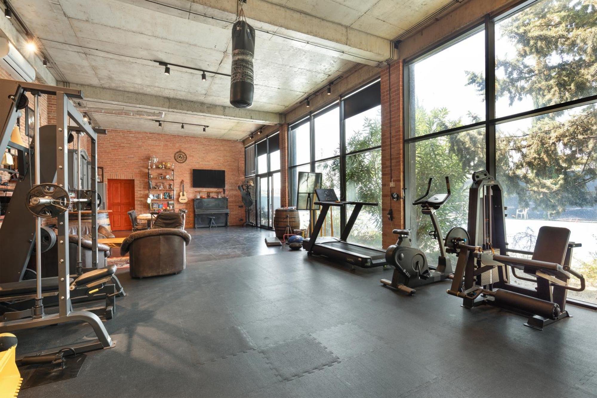 Villa Private Modern With Tennis Court